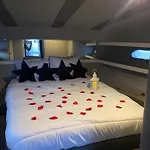 Bateau-hôtel Confortable Yatch