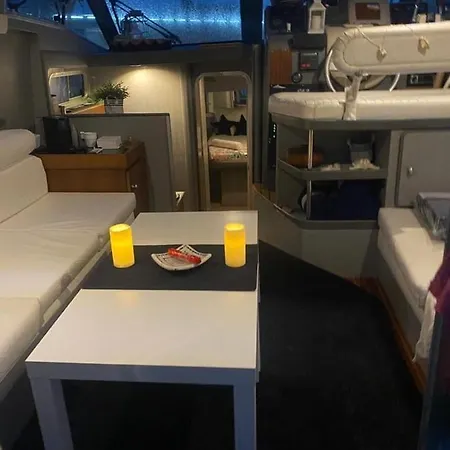 Confortable Yatch Πλωτό κατάλυμα Sant Adria de Besos