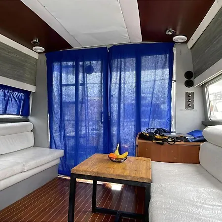 Confortable Yatch Botel *