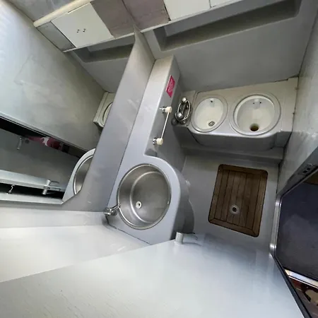 Confortable Yatch Botel