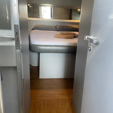 Confortable Yatch Ботель *