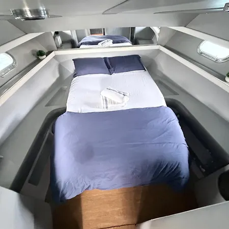Confortable Yatch Сан-Адриан-де-Бесос