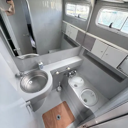 Confortable Yatch