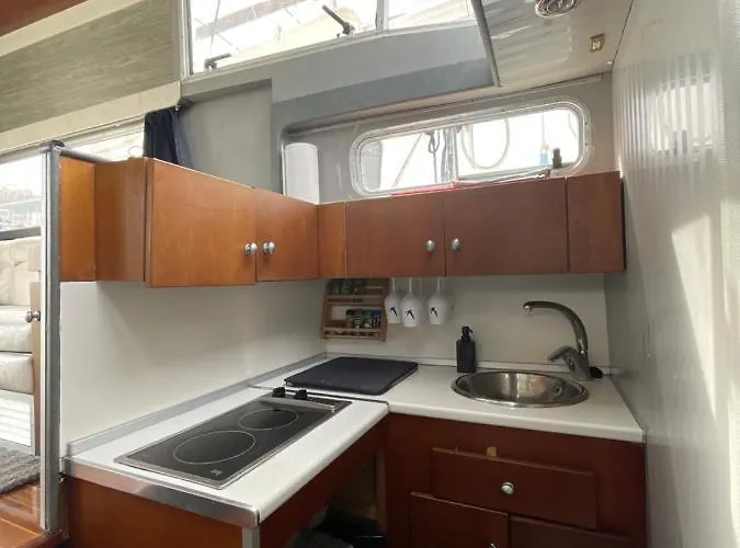 Botel Confortable Yatch Sant Adria de Besos