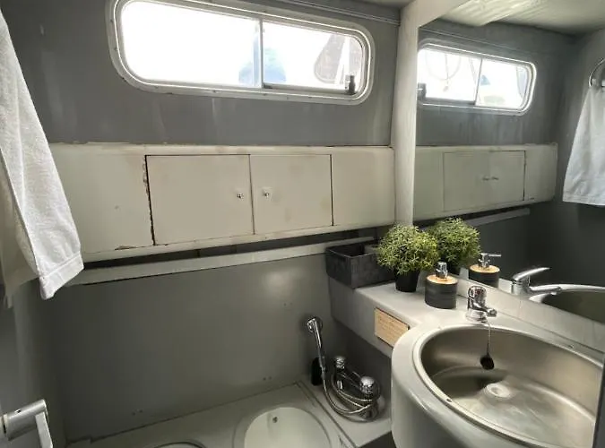 Confortable Yatch Botel *