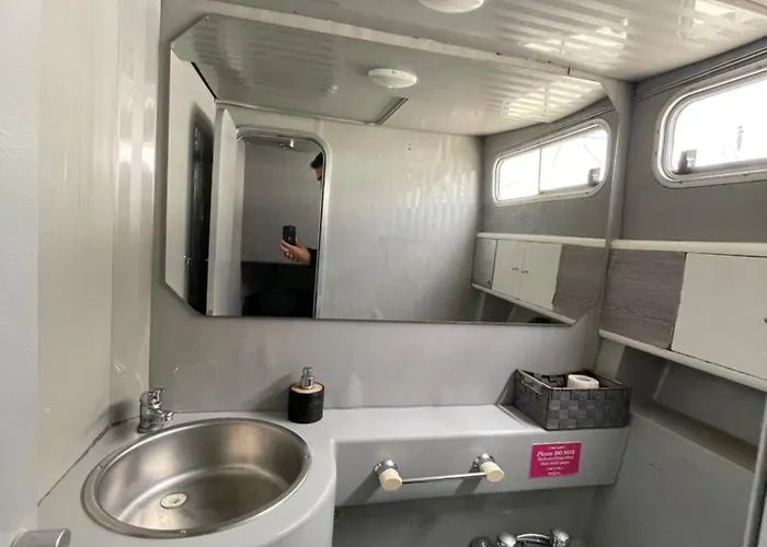 Botel Confortable Yatch Sant Adria de Besos