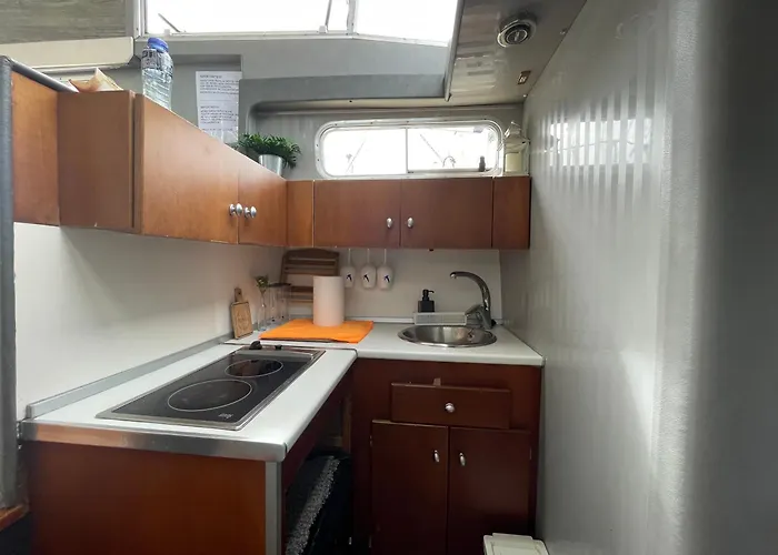 Confortable Yatch Botel