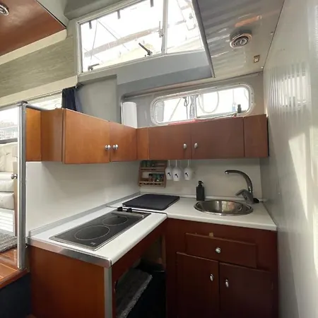 Botel Confortable Yatch Sant Adria de Besos