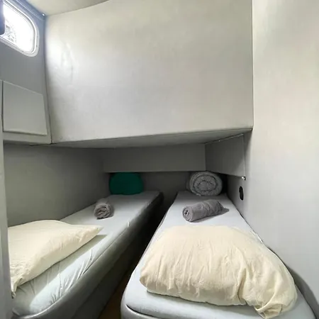 Confortable Yatch Hotel en barco Sant Adrià de Besòs