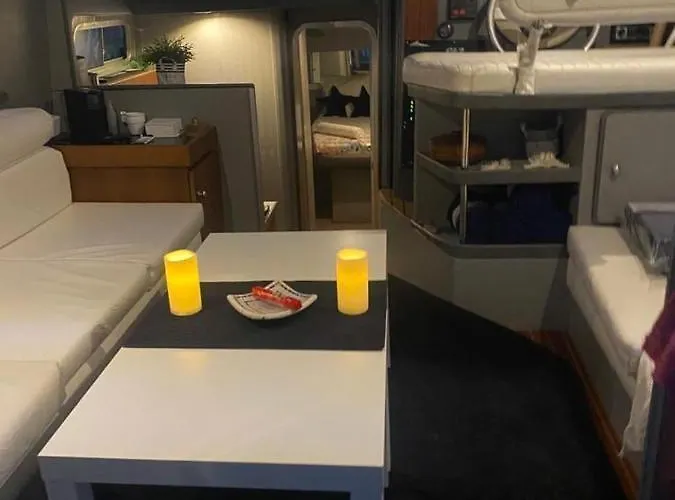 Confortable Yatch Hotel en barco Sant Adrià de Besòs