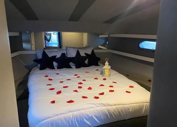 Hotel en barco Confortable Yatch