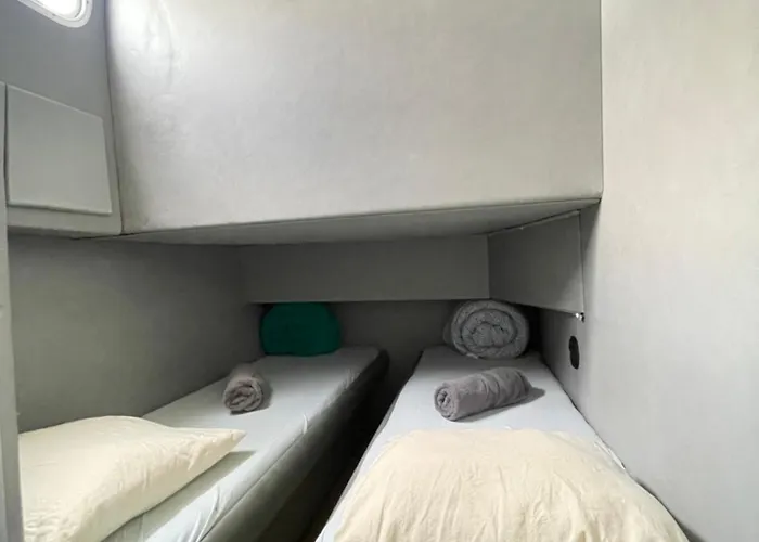 Confortable Yatch Hotel en barco Sant Adrià de Besòs